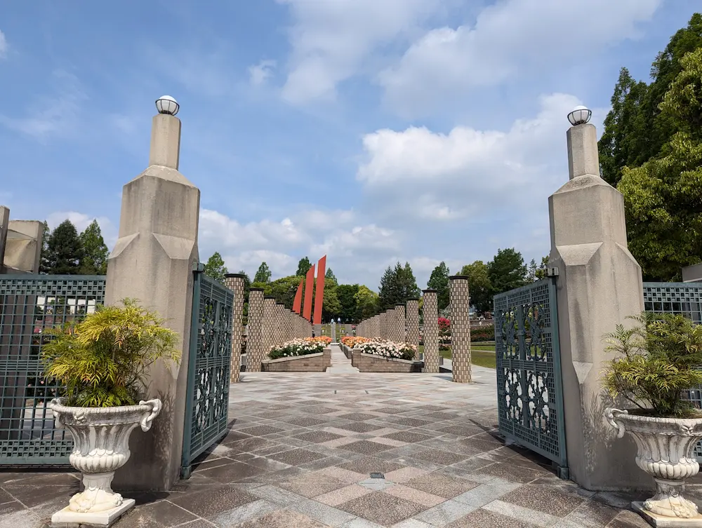 荒牧バラ公園 — 1万本のバラと、伊丹生まれの花たちに会える場所 写真 2