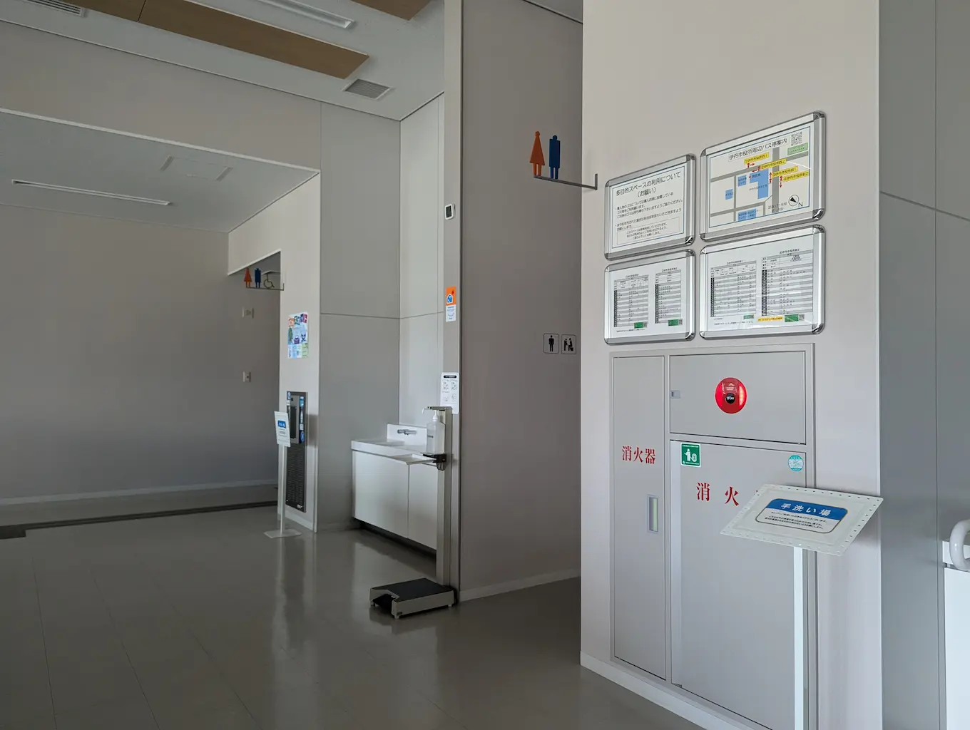休憩所内のトイレと手洗い場